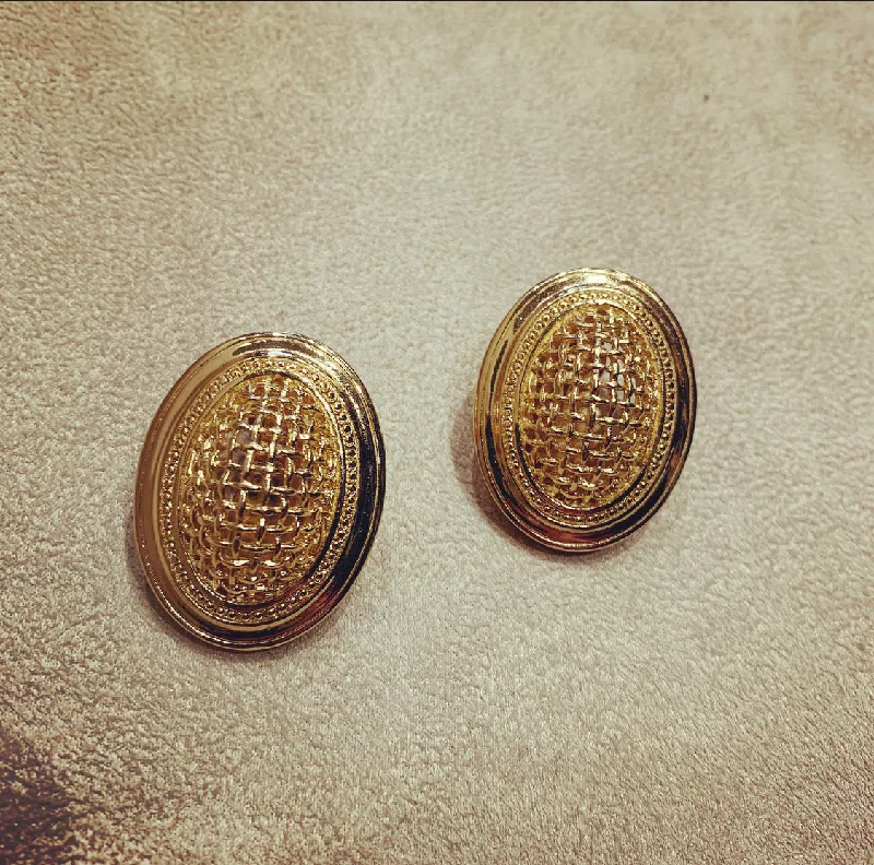 Ladies Earrings Flow -Dior Gold vintage earrings 003