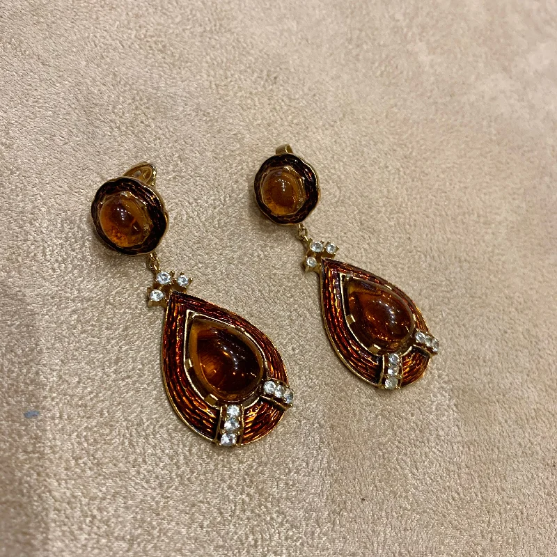 Ladies Earrings Velvet -Trifari Brown drop earrings L’Orient Collection 1960s